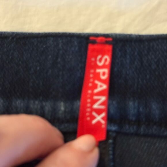Spanx Woman’s Jean Leggings in Dark Wash. Size S/P. - Picture 5 of 9
